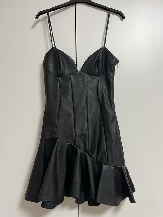 Черна кожена рокля на Zara