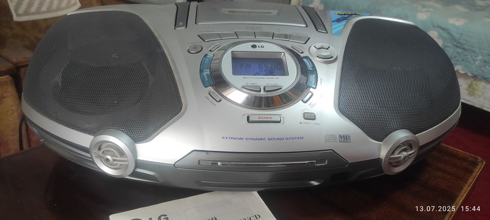 Продается музыкальный центр