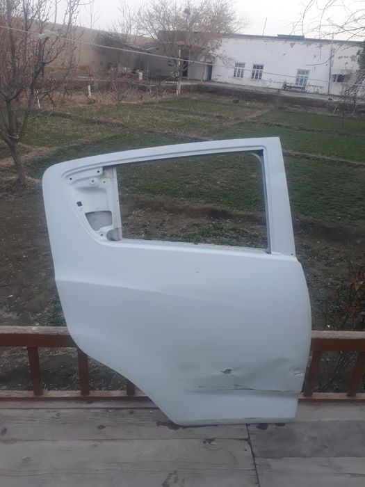 Spark orqa pasajir eshik radnoy hich qAyeri egilip bukilmagan