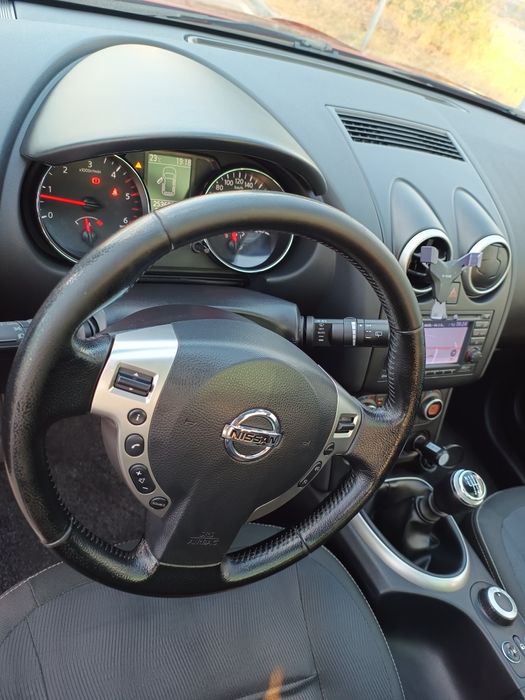 Vand Nissan qashqai 2.0 ,model 7 locuri