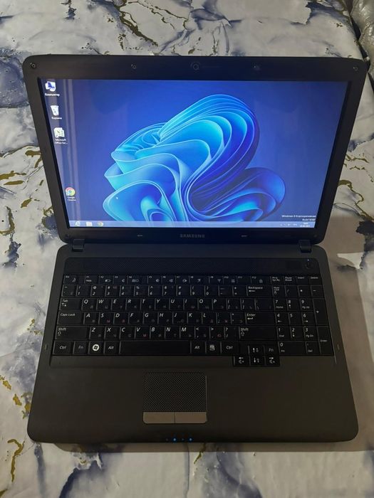 Ноутбук Samsung r525