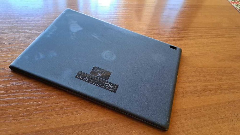 Lenovo Tab4 10 - 10.1" IPS/2GB/16 + 16GB/WiFi/ - Пълен комплект!