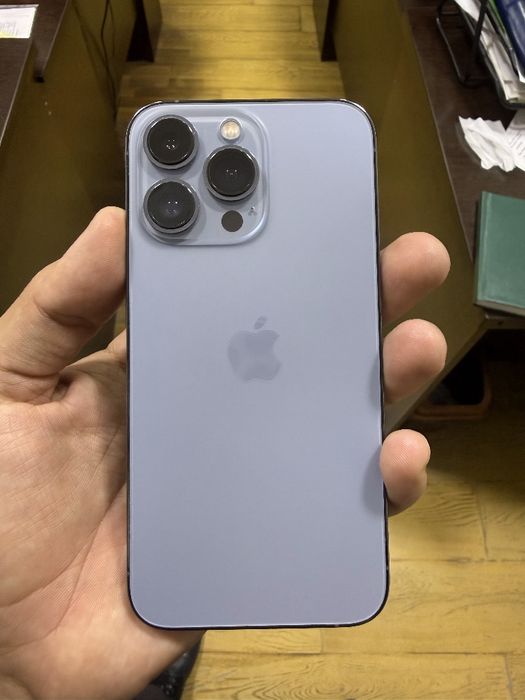 iPhone 13 pro (blue)