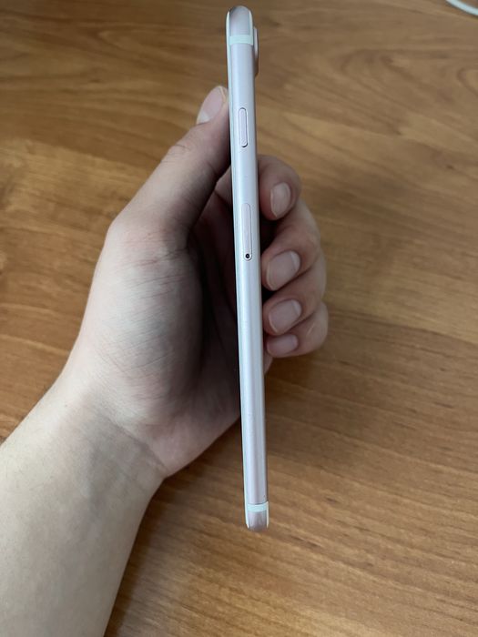 Продам айфон 7 Плюс