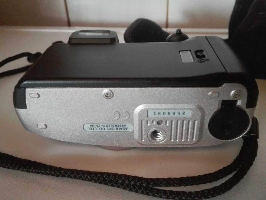 Старо радио GRUNDIG и фотоапарат PENTAX .