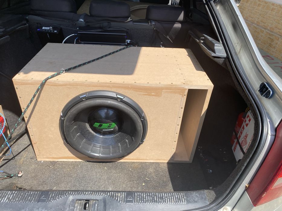 Vand incinta subwoofer 15 inch