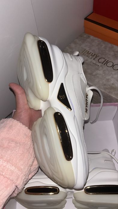 Кроссовки модные