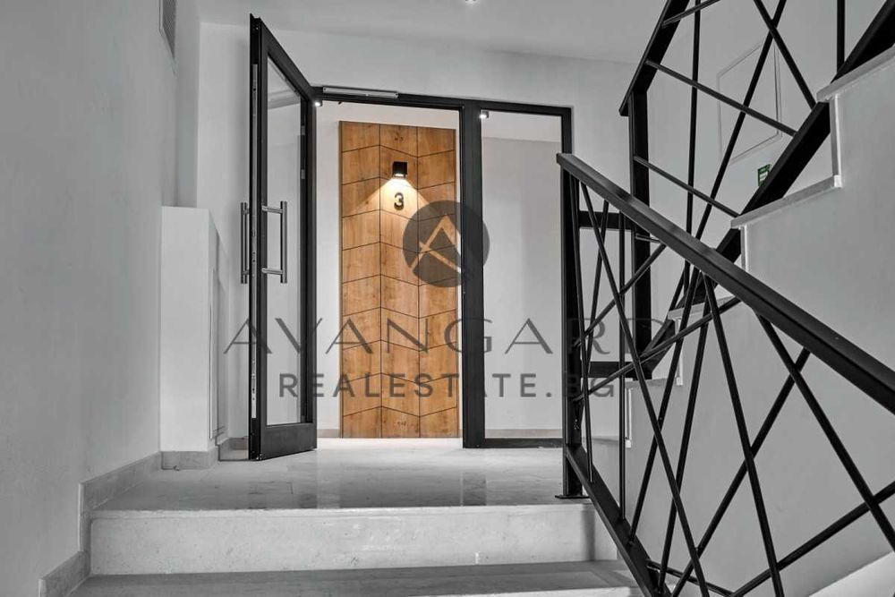 Продава се Двустаен апартамент в Пловдив, Център - 126 кв.м за 2468 €/кв.м - Снимка #2