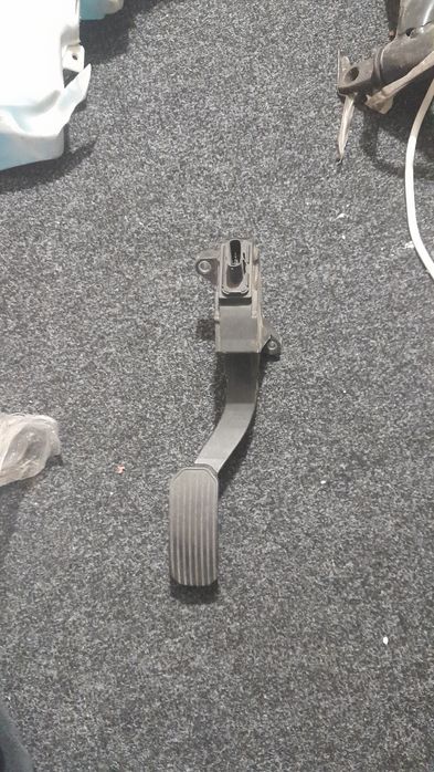 Камри 40 пидал газа 15000