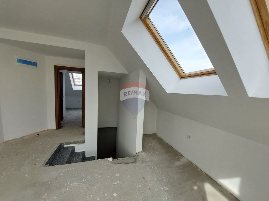 Продава се Мезонет в Варна, Левски - 117 кв.м за 1872 €/кв.м - Снимка #2