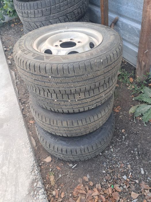 Продам резину зимнюю срочно