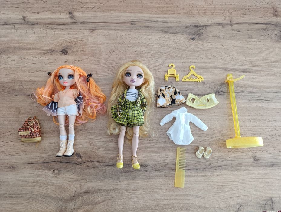 Vând păpuși Rainbow High