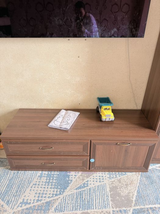 Продам комплект сервант тумба и шкаф
