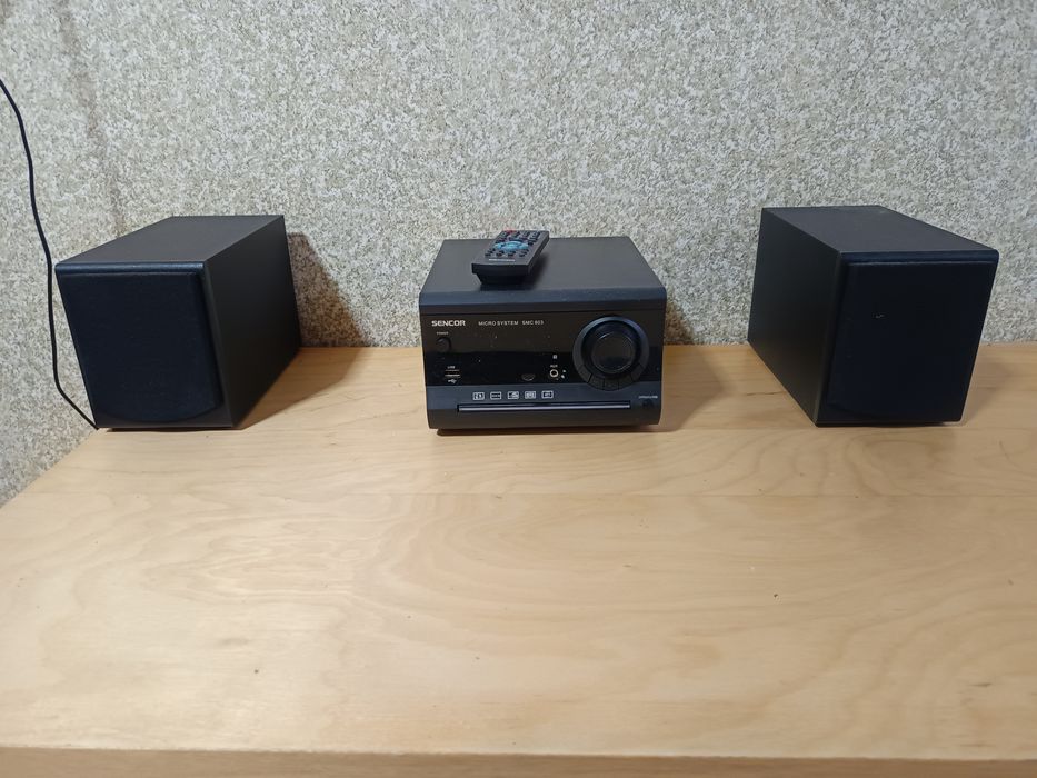 Микро система Сенкор в отлично състояние с CD  и флащка
