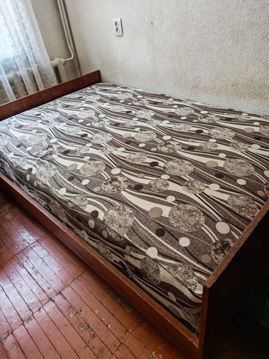 двуспальная кровать