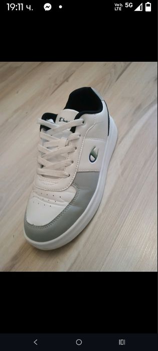 Нови обувки  champion..