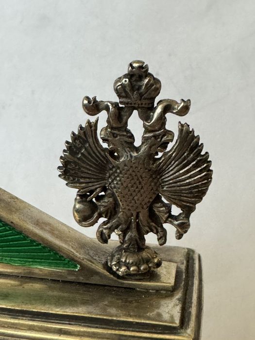 Уникална сребърна рамка Фебердже