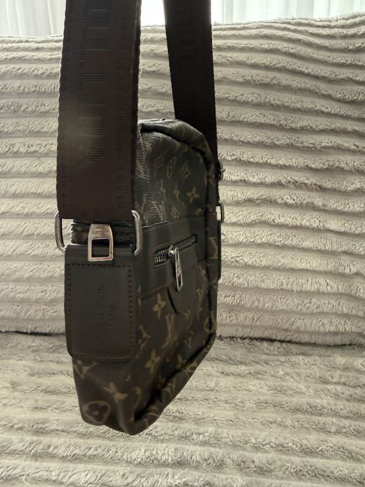 Geanta umar louis vuitton