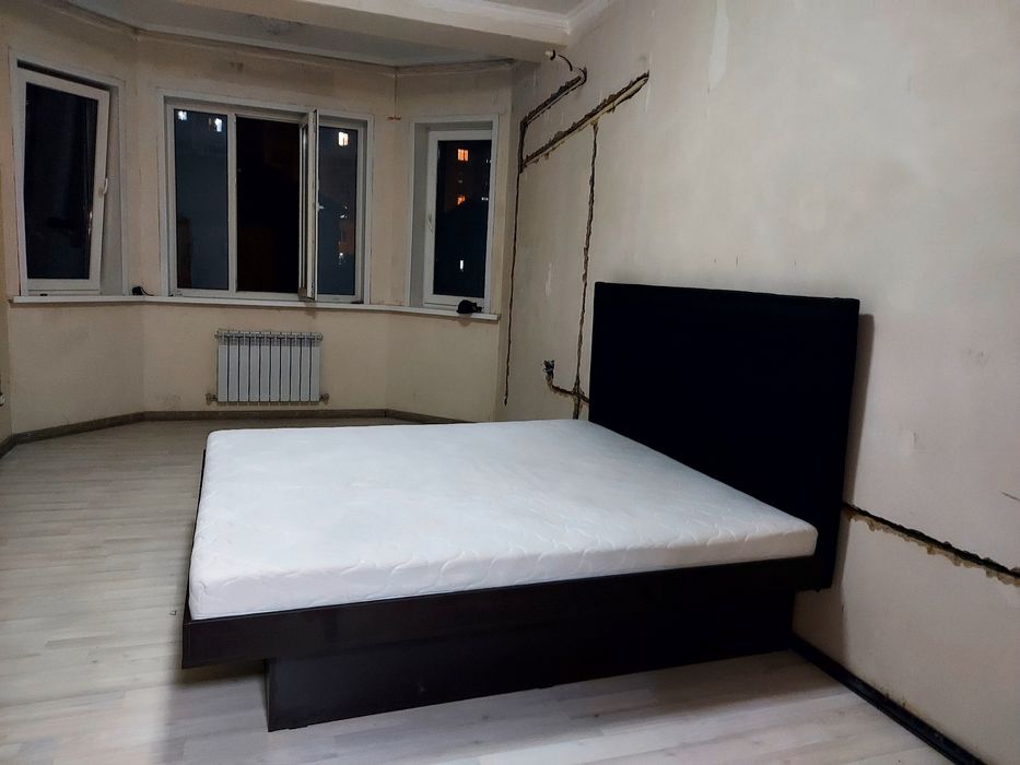 Продам кровать 1,8