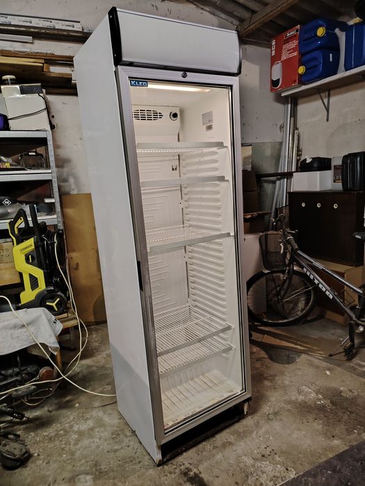 Хладилна вертикална плюсова витрина