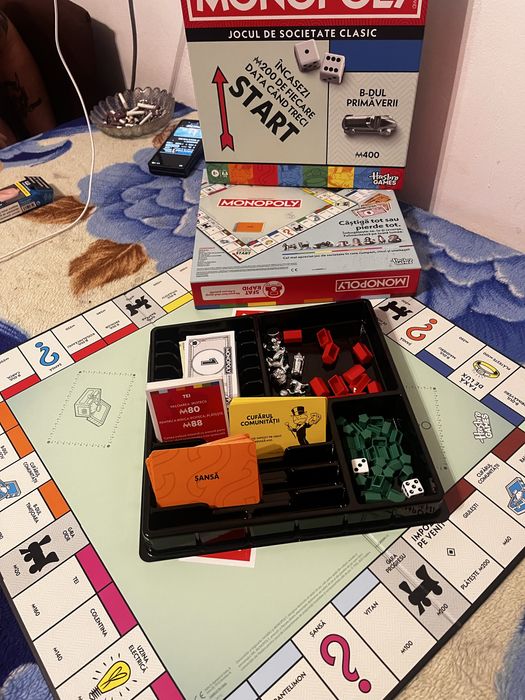 Vand Monopoly cu toate piesele