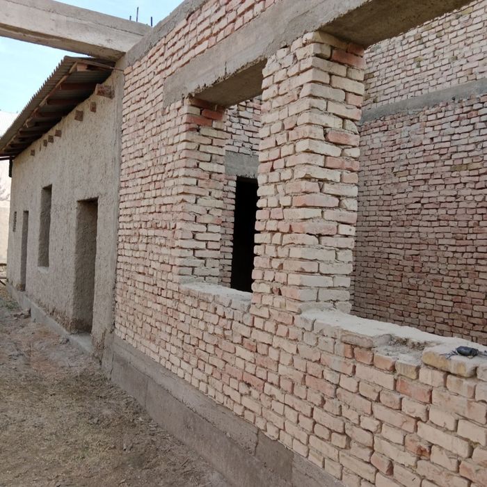 Ромитан сентрда курилиши тугалланмаган участка сотилади 4.6 сотих. Тел