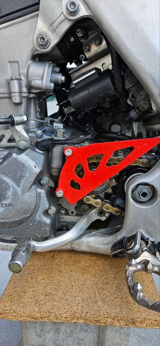 Honda CRF - Предпазител преден пиньон Tedesco®