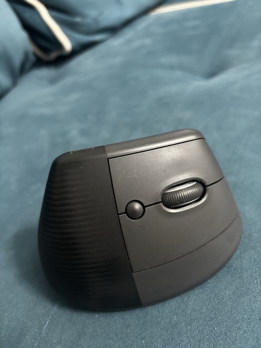 Мышь Logitech Lift Vertical