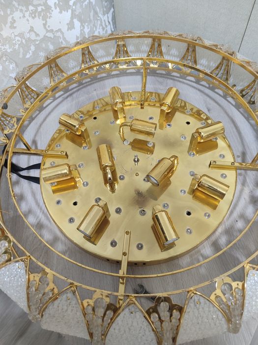 Люстра для зала продается