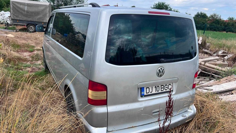 Vand VW Caravelle T5 pentru dezmembrari