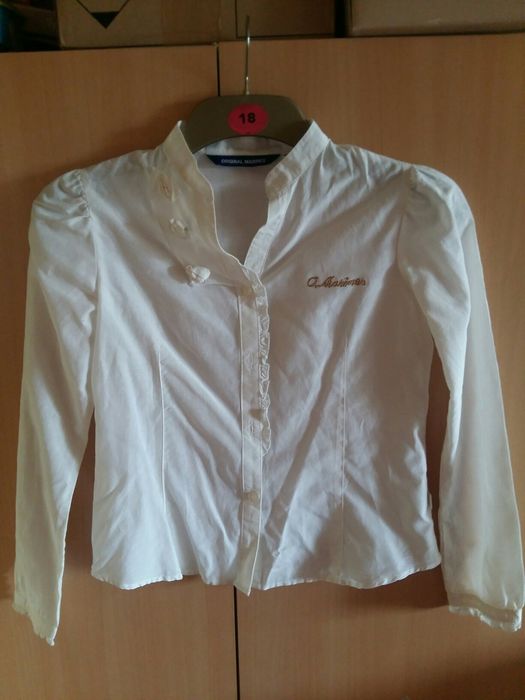 Cămăși albe pentru școală.