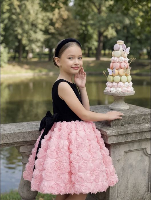 Платье красивое для девочки 5-6 лет