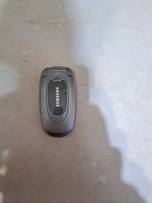 Стар телефон Самсунг