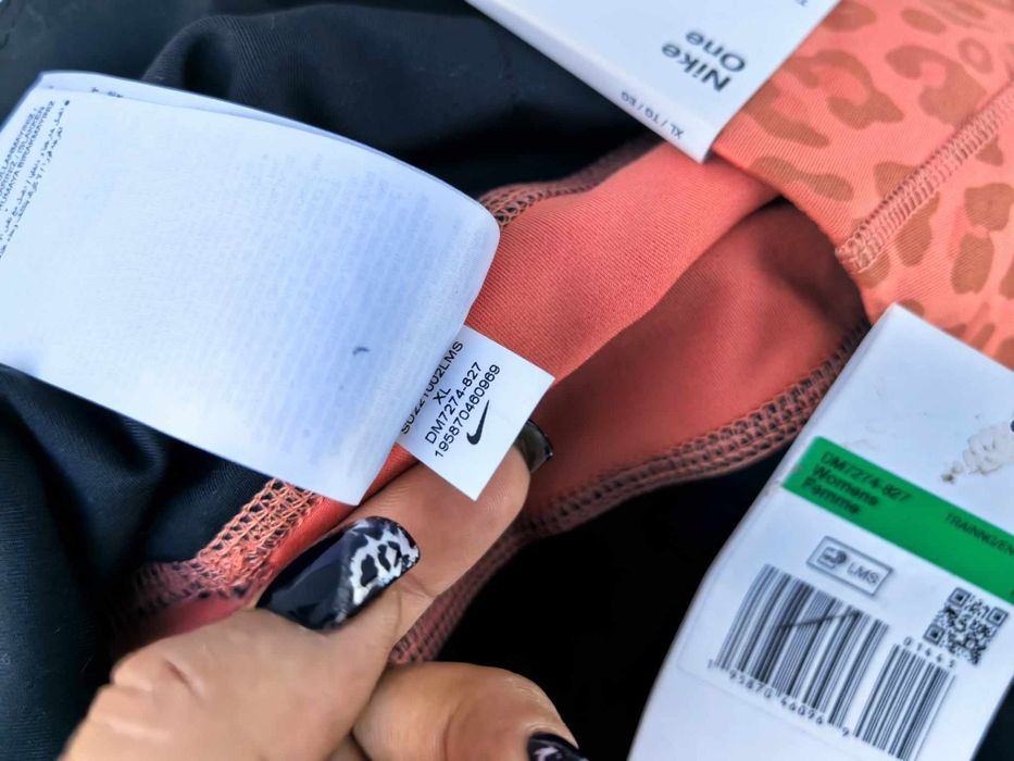 Nike оригинален дамски клин нов  Л размер