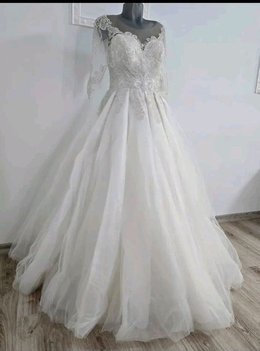 Rochie de mireasa alba spre ivory cu broderie si sclipici marimea M L