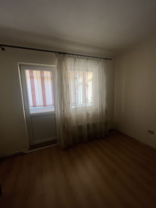Apartament 2 cam decomandat zona Tic-Tac de inchiriat