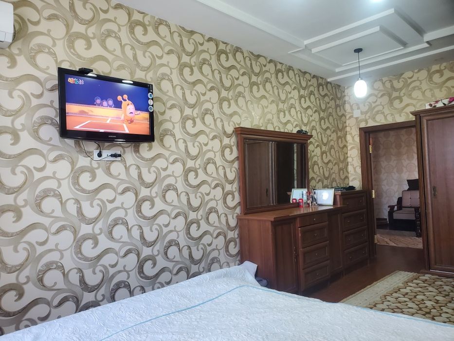 Продаются 115 кв 4 комнатная квартира  ул Амира Темура