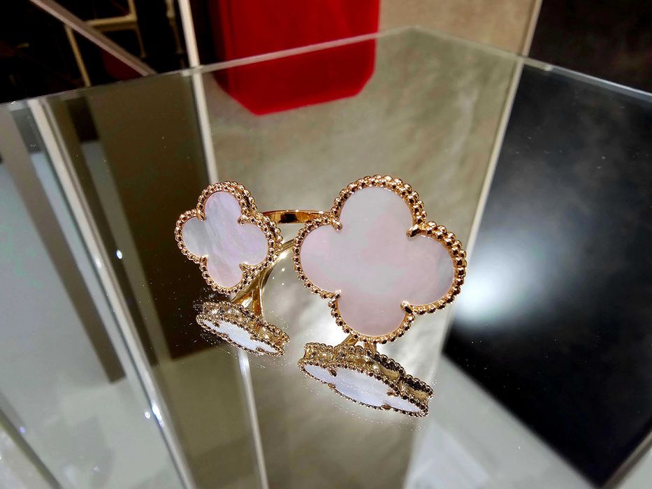 Van Cleef & Arpels VCA Rose Gold Mother Two Clovers Дамски Пръстен