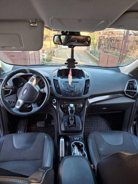 Vând sau schimb Ford Kuga