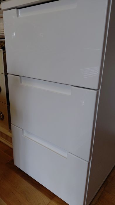 Vand birou  cu blat de sticla