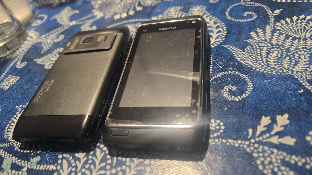 Апарат Nokia N8 2 броя