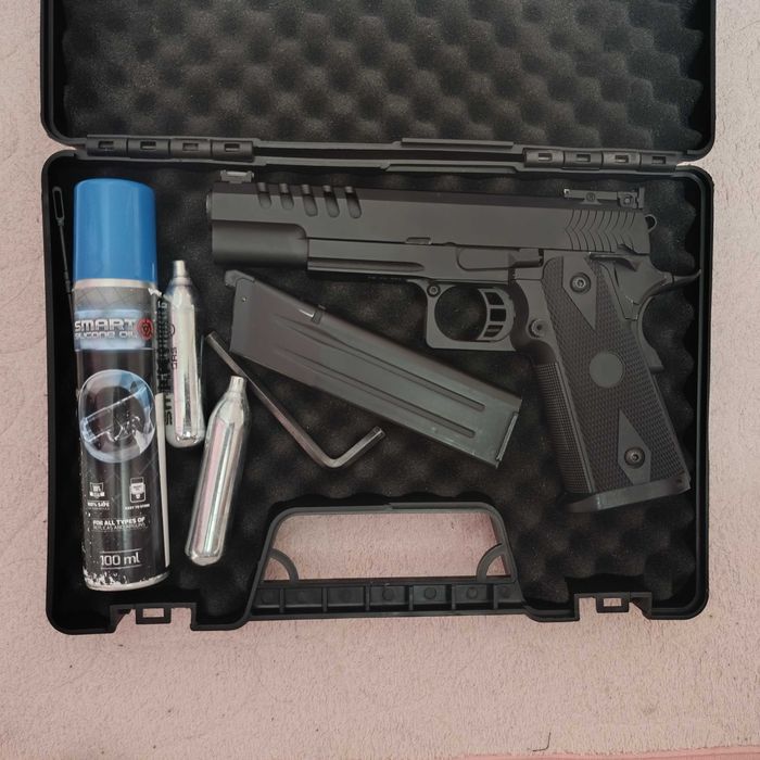 Пистолет с  газ CO2