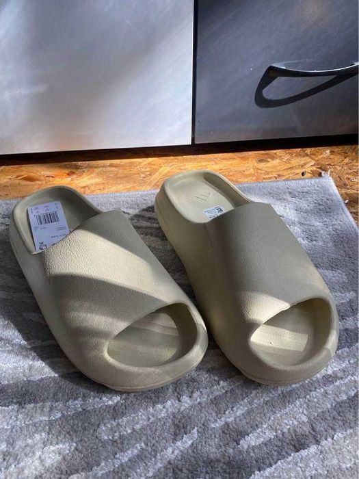 Yeezy Slides / Чисто нови / 42 номер
