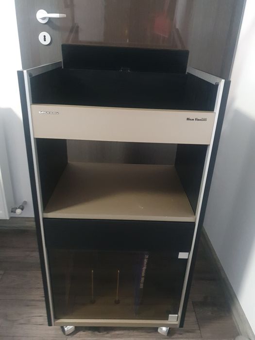 Vând rack Grundig