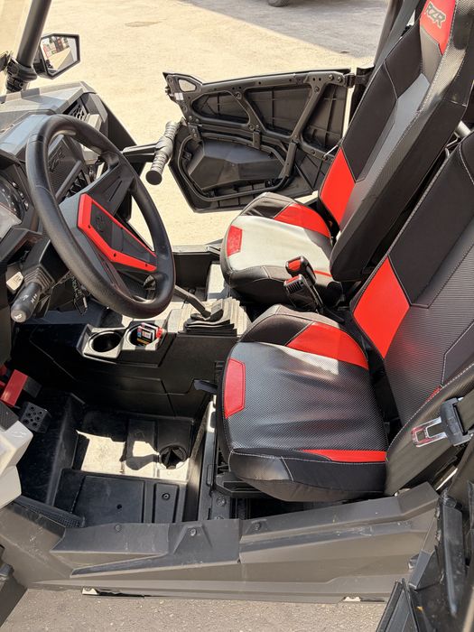 Polaris rzr xp 4 locuri