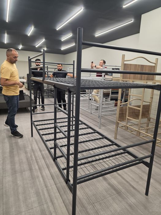 Pat militar.Pat supraetajat . Scară  balustradă integrală.