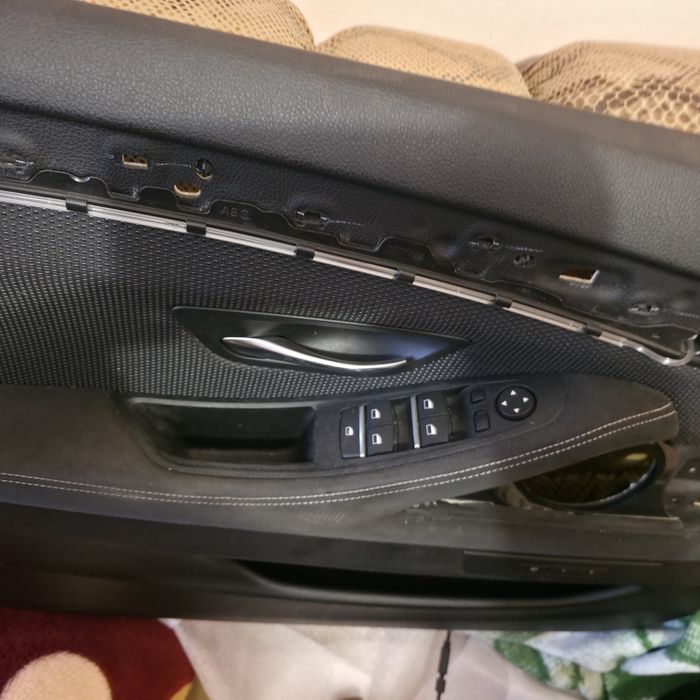 Fete usi BMW F10/F11 alcantara si consola centrala