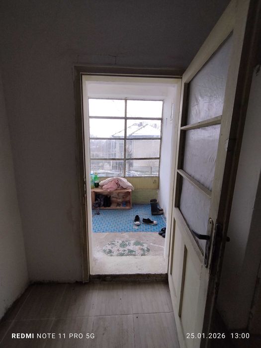 Продавам къща с двор в с. Новград