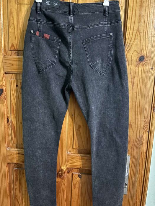 Черни дънки с кръпки