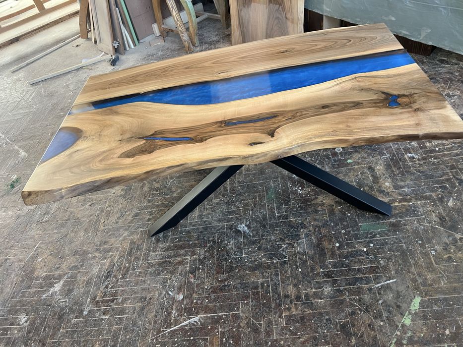 Уникални трапезни маси от орех и епоксидна смола